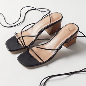 Urban outfitters Kendal Sandal in black